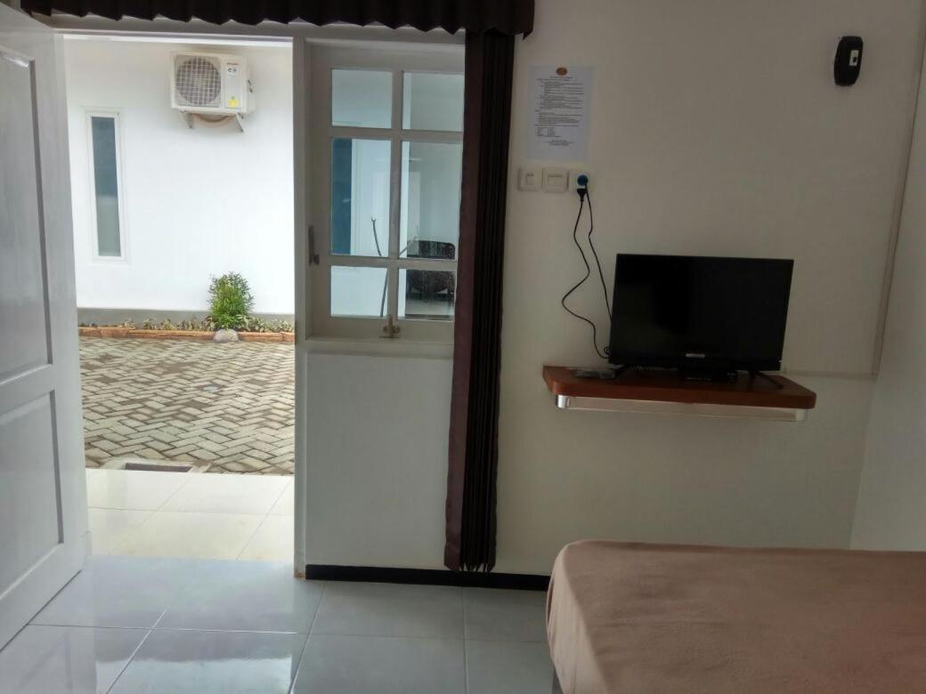 Sultan Guesthouse Tulungagung Exterior photo