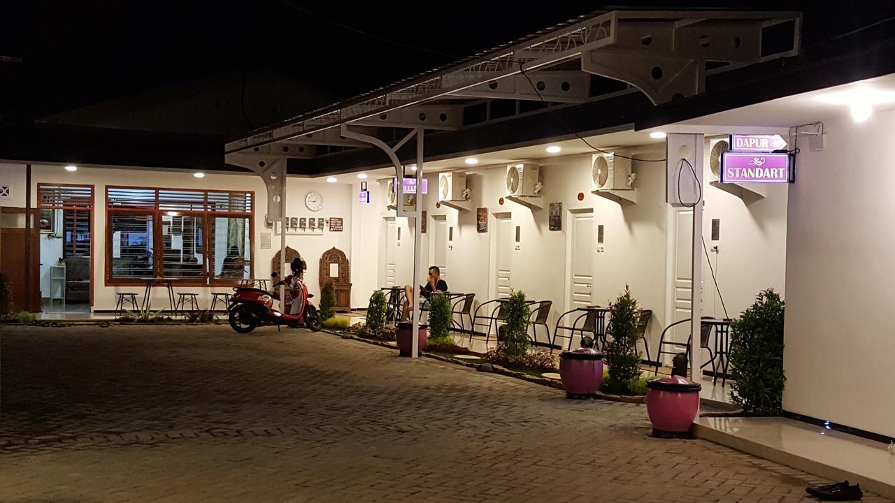 Sultan Guesthouse Tulungagung Exterior photo