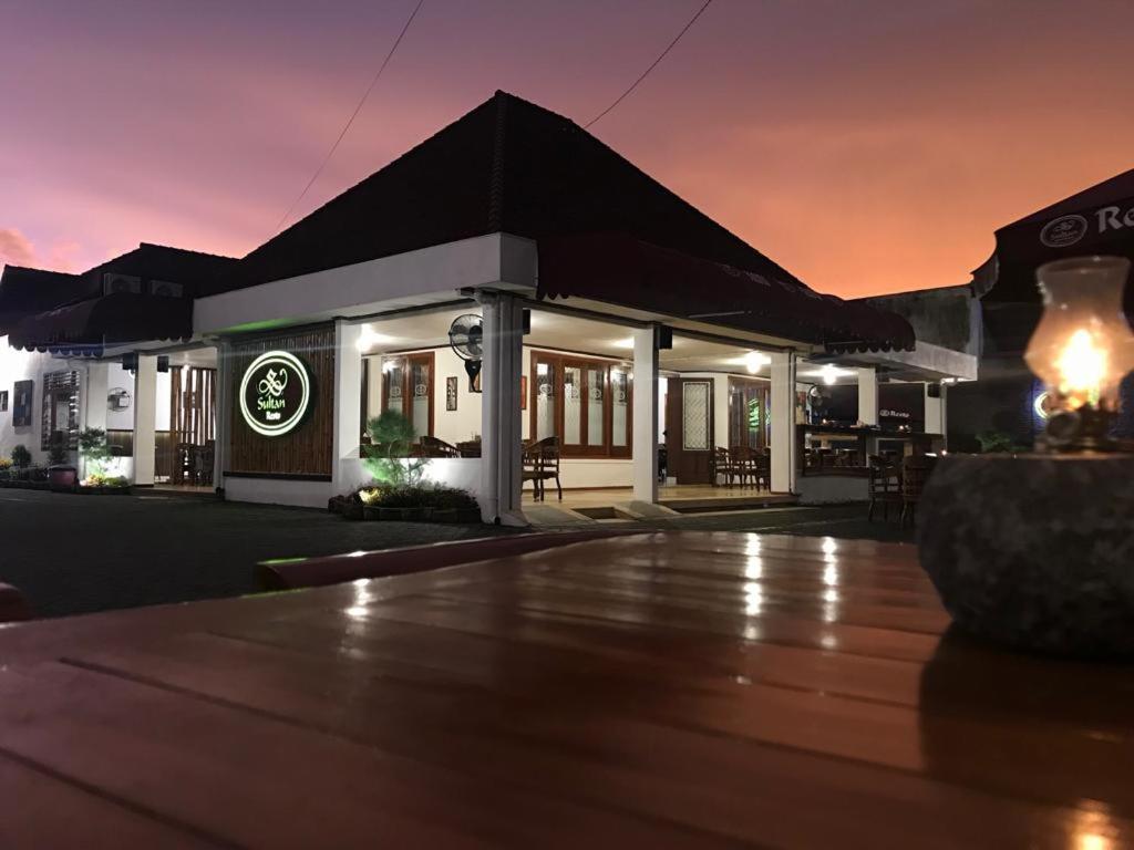 Sultan Guesthouse Tulungagung Exterior photo